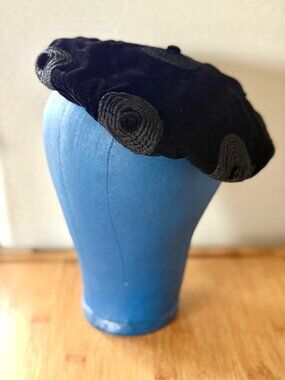 Vintage Early Century Black Silk Velvet Beret Hat With Red Interior